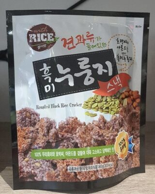 견과류가 들어있는 흑미누룽지스낵 제품 사진